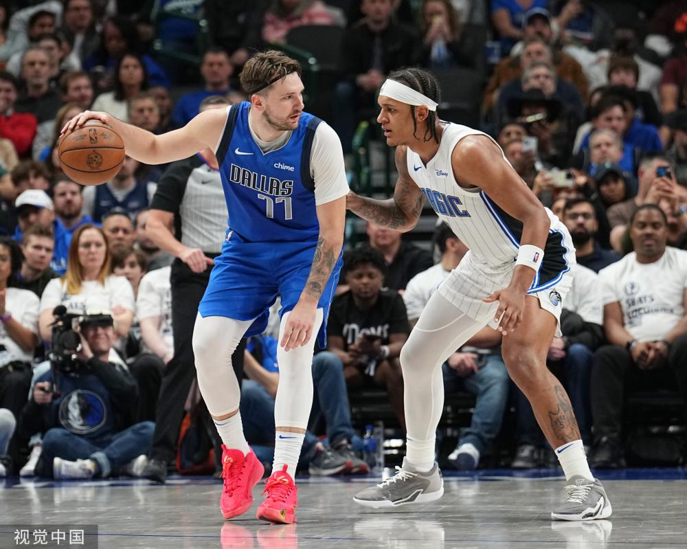 他在执掌球 他在执掌球